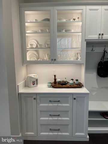 30 HAMILTON DR, Cranbury, NJ 08512