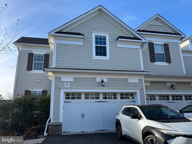 30 HAMILTON DR, Cranbury, NJ 08512