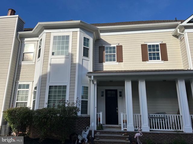 30 HAMILTON DR, Cranbury, NJ 08512