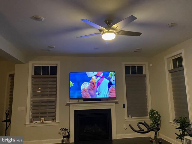 30 HAMILTON DR, Cranbury, NJ 08512