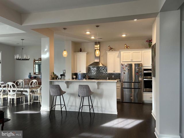 30 HAMILTON DR, Cranbury, NJ 08512