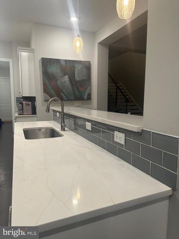 30 HAMILTON DR, Cranbury, NJ 08512