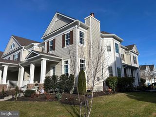 30 HAMILTON DR, Cranbury, NJ 08512