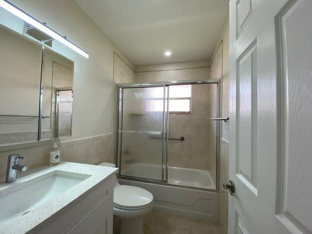 668 Saxony Place N, Delray Beach, FL 33446