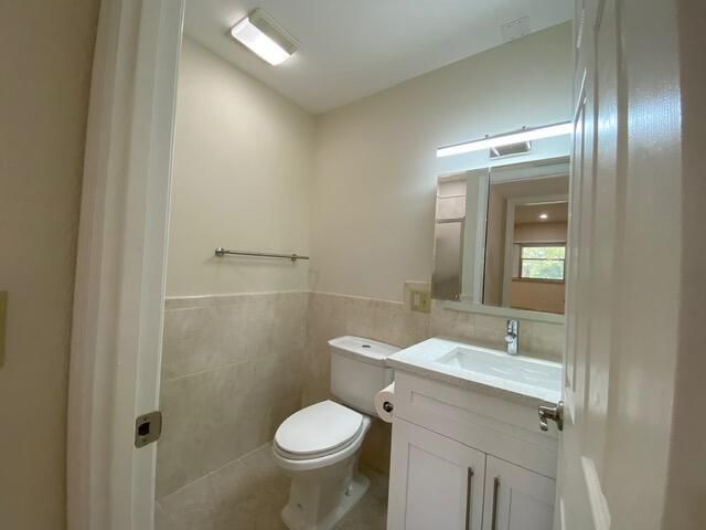 668 Saxony Place N, Delray Beach, FL 33446