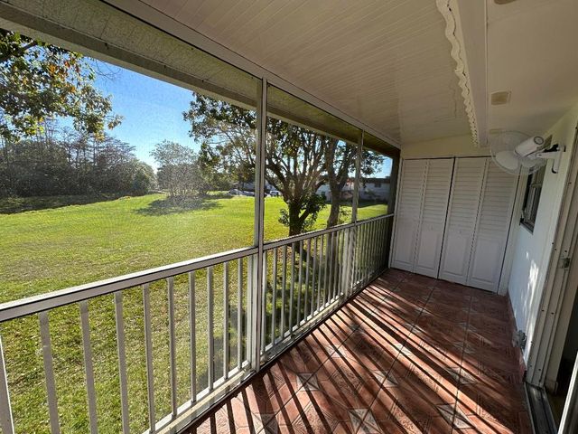 668 Saxony Place N, Delray Beach, FL 33446