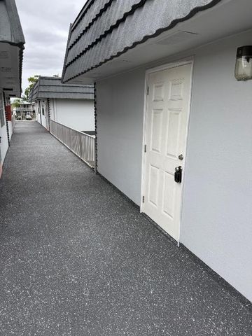 668 Saxony Place N, Delray Beach, FL 33446