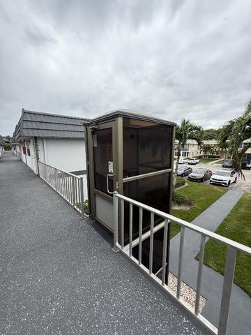 668 Saxony Place N, Delray Beach, FL 33446