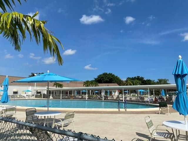 668 Saxony Place N, Delray Beach, FL 33446