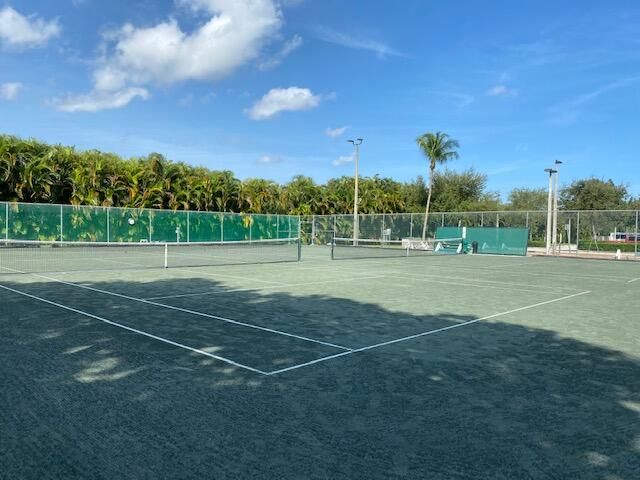 668 Saxony Place N, Delray Beach, FL 33446