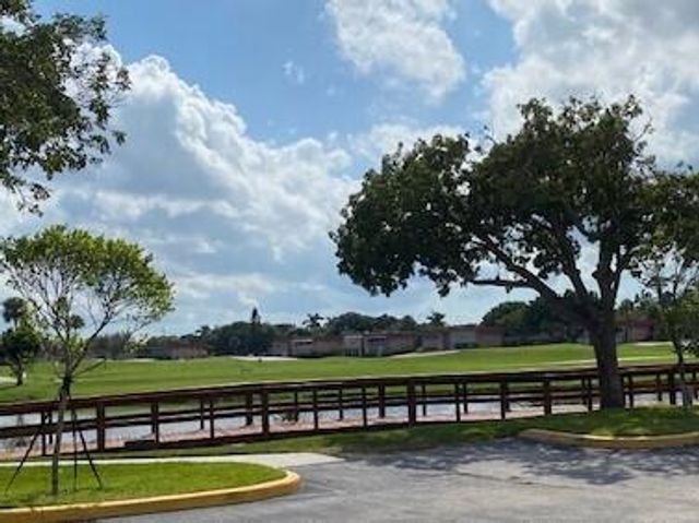 668 Saxony Place N, Delray Beach, FL 33446