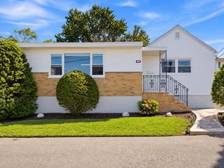 195 Mills Ave, Revere, MA 02151