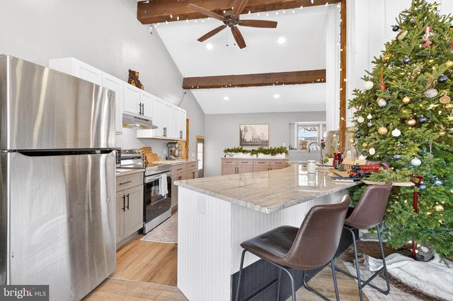 323 EDGEMONT DR, Willow Street, PA 17584