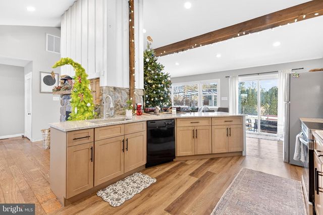 323 EDGEMONT DR, Willow Street, PA 17584