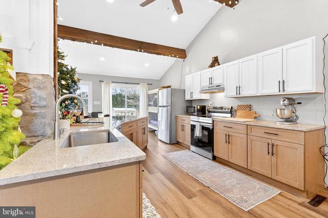 323 EDGEMONT DR, Willow Street, PA 17584