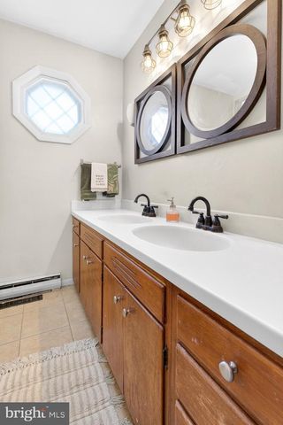 323 EDGEMONT DR, Willow Street, PA 17584