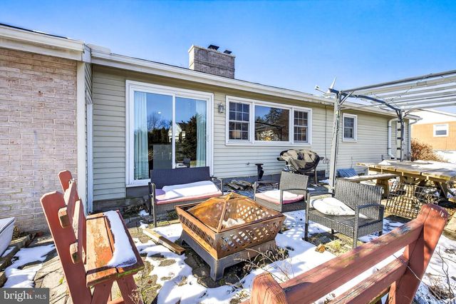 323 EDGEMONT DR, Willow Street, PA 17584