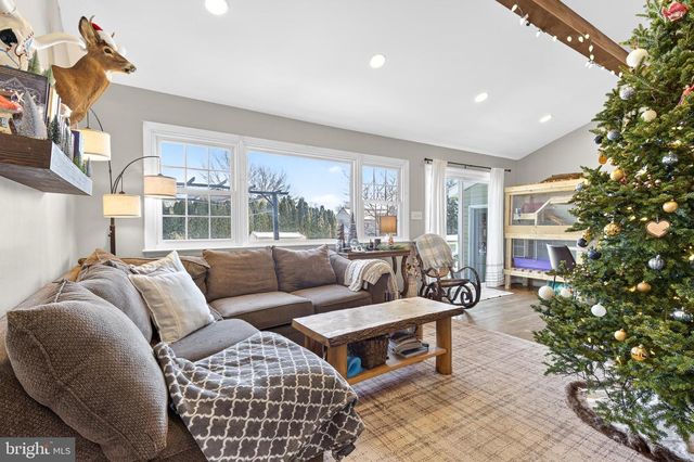 323 EDGEMONT DR, Willow Street, PA 17584