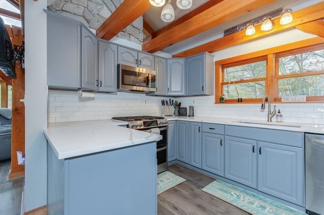 21 Hinds Lane, Pelham, NH 03076