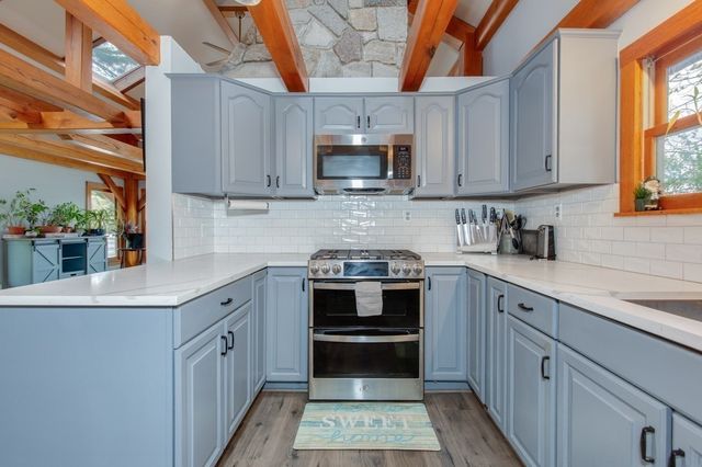 21 Hinds Lane, Pelham, NH 03076