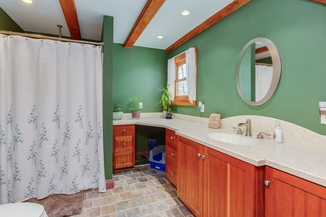 21 Hinds Lane, Pelham, NH 03076