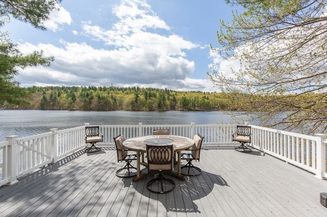21 Hinds Lane, Pelham, NH 03076
