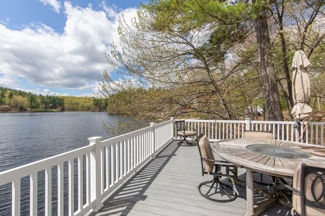 21 Hinds Lane, Pelham, NH 03076