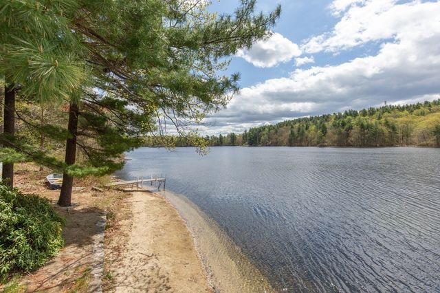 21 Hinds Lane, Pelham, NH 03076