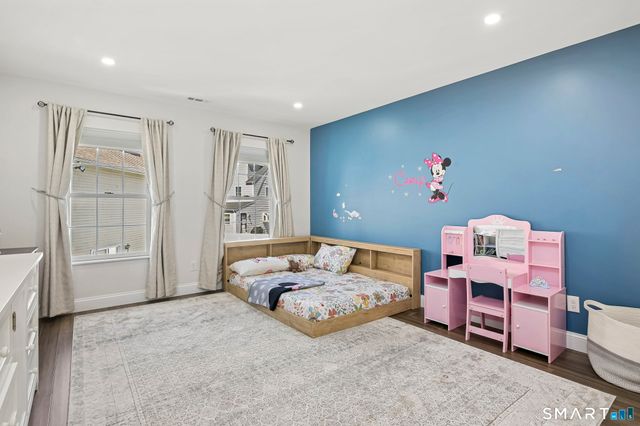 55 Arlington Road, Stamford, CT 06902