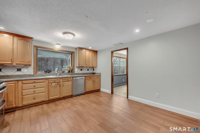 40 Homestead Lane, Avon, CT 06001