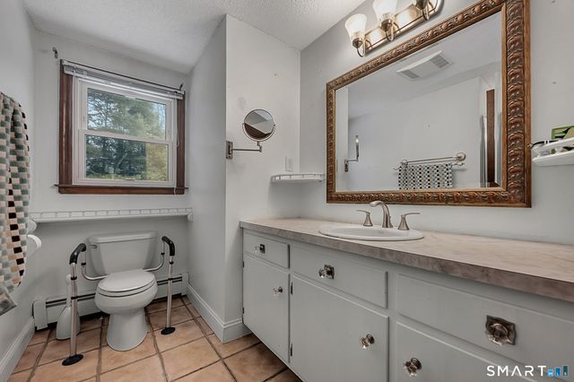 40 Homestead Lane, Avon, CT 06001