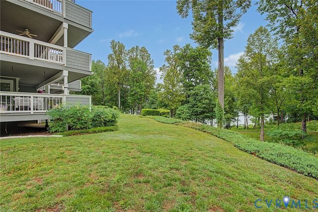36 Spinnaker Cove Dr, Midlothian, VA 23112