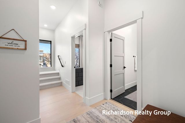 300 Washington Avenue 8, Grand Haven City, MI 49417