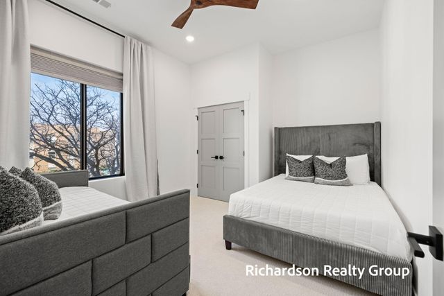 300 Washington Avenue 8, Grand Haven City, MI 49417