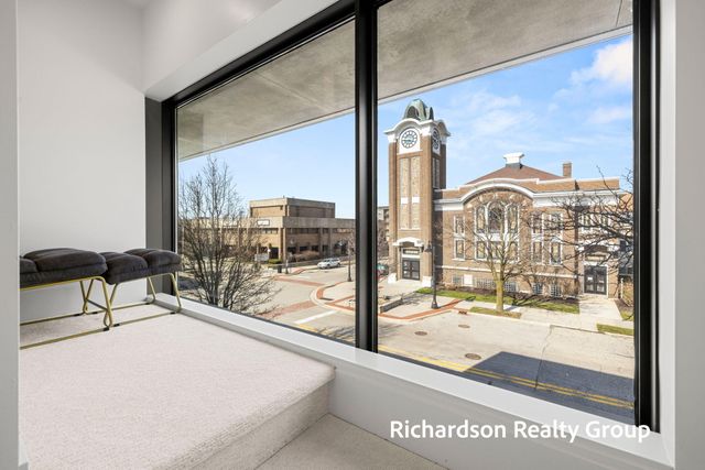 300 Washington Avenue 8, Grand Haven City, MI 49417