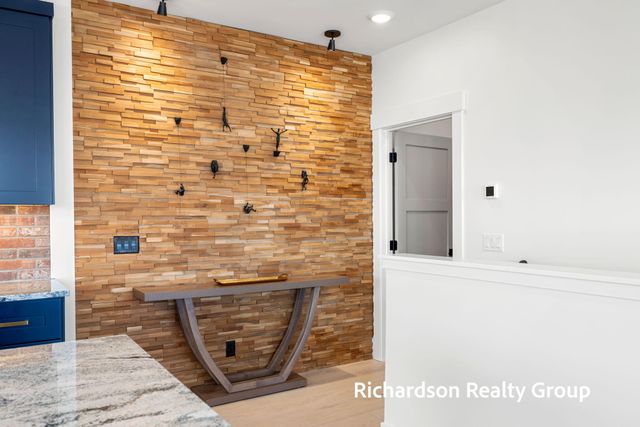 300 Washington Avenue 8, Grand Haven City, MI 49417