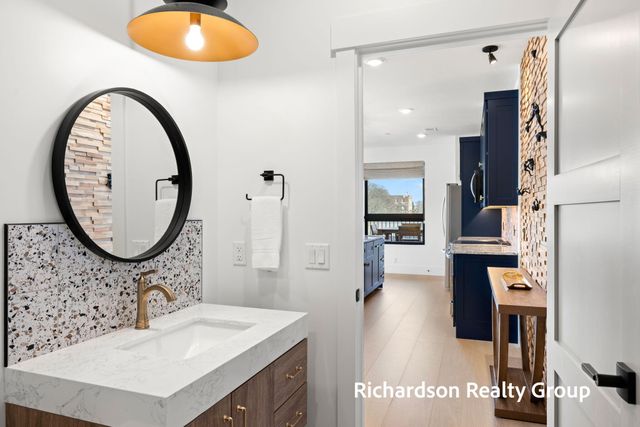 300 Washington Avenue 8, Grand Haven City, MI 49417