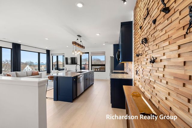 300 Washington Avenue 8, Grand Haven City, MI 49417