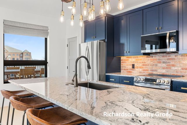 300 Washington Avenue 8, Grand Haven City, MI 49417