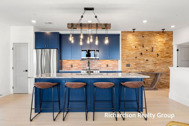 300 Washington Avenue 8, Grand Haven City, MI 49417