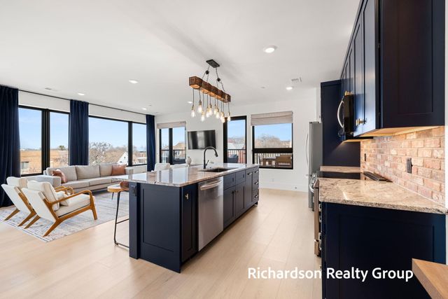 300 Washington Avenue 8, Grand Haven City, MI 49417