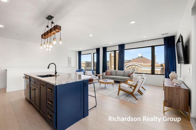 300 Washington Avenue 8, Grand Haven City, MI 49417