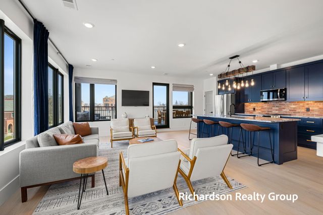 300 Washington Avenue 8, Grand Haven City, MI 49417