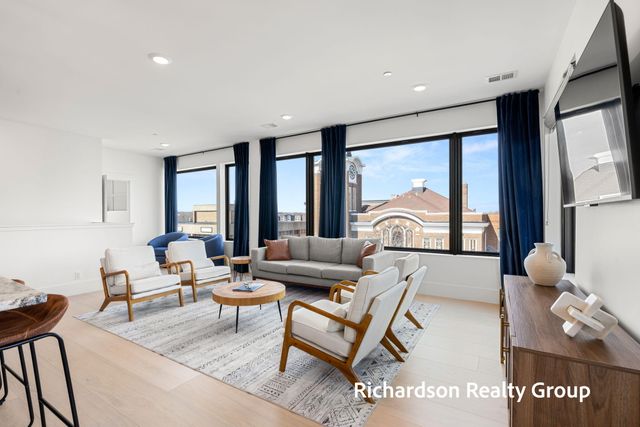 300 Washington Avenue 8, Grand Haven City, MI 49417