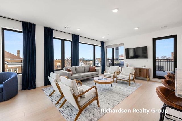 300 Washington Avenue 8, Grand Haven City, MI 49417