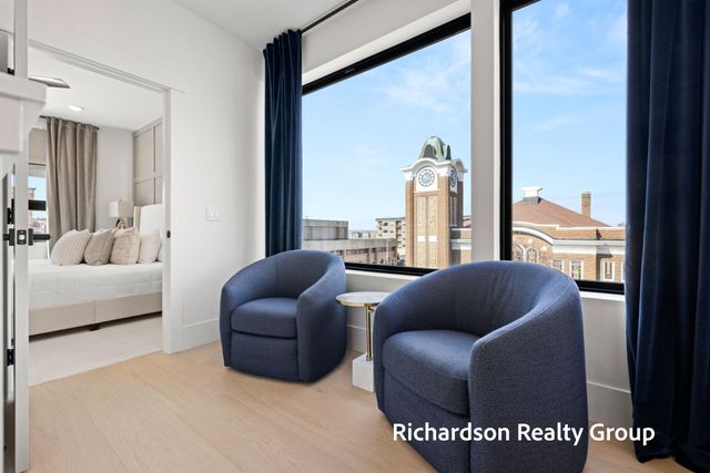 300 Washington Avenue 8, Grand Haven City, MI 49417