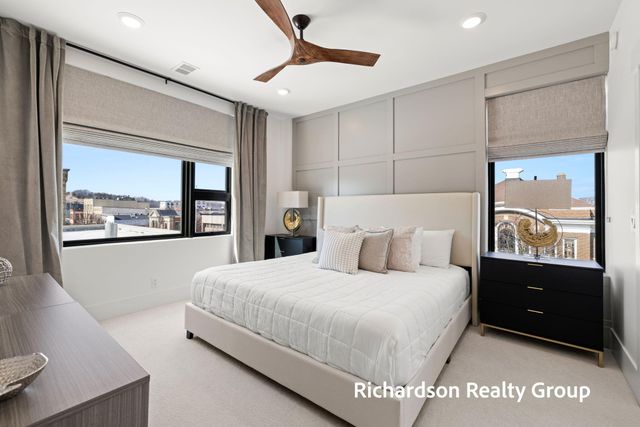 300 Washington Avenue 8, Grand Haven City, MI 49417