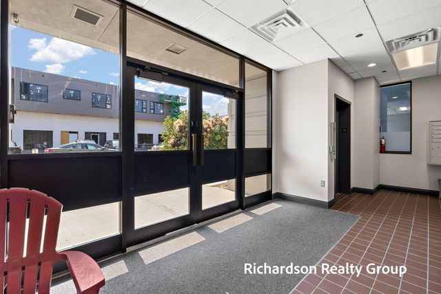 300 Washington Avenue 8, Grand Haven City, MI 49417