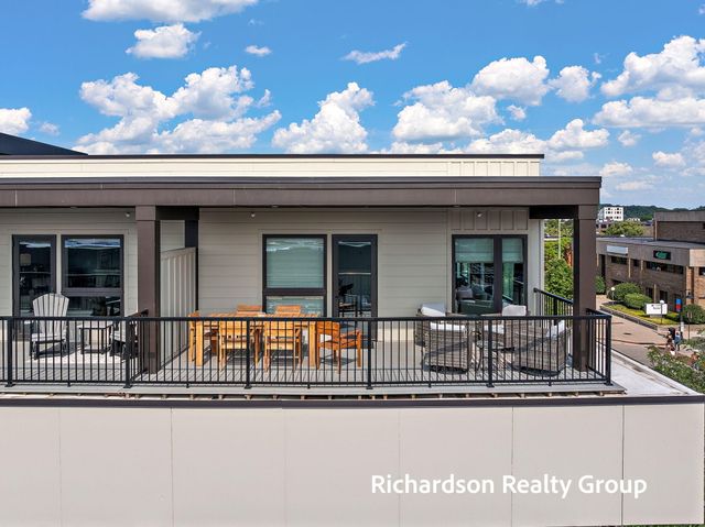 300 Washington Avenue 8, Grand Haven City, MI 49417