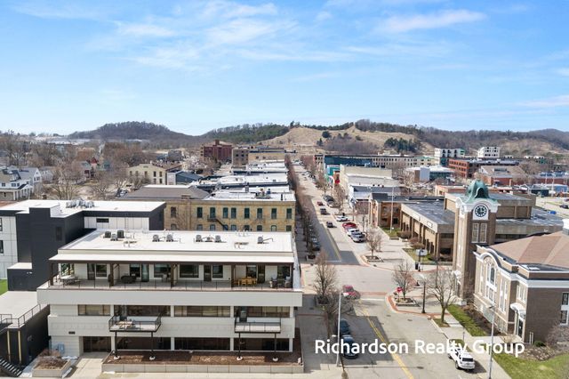 300 Washington Avenue 8, Grand Haven City, MI 49417